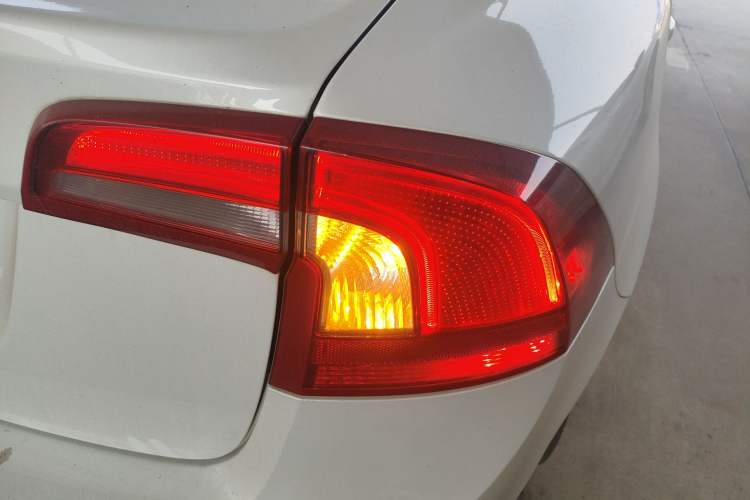 Used Volvo S60 2015 S60L 2.0T Zhiyuan Edition