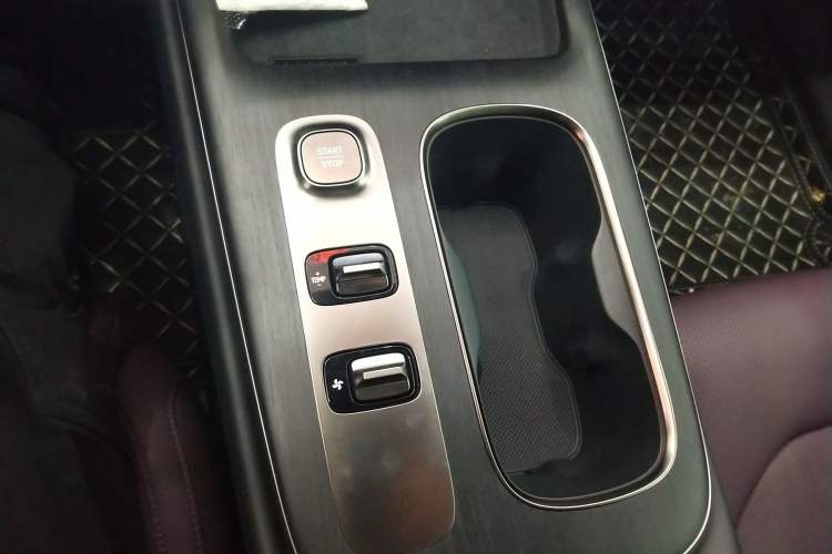 Used  SU7 2024 Rear-Drive Standard Founder Edition
