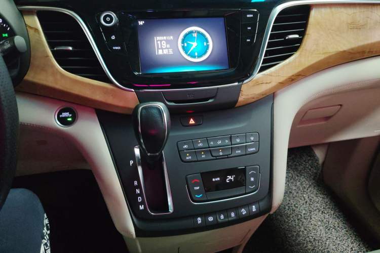 Used Buick GL8 2017 ES 28T Comfort Model China V Standard
