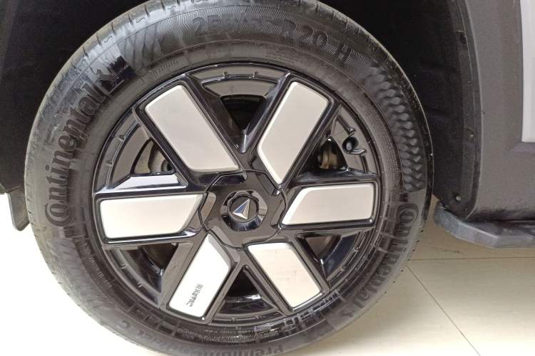 Used  G318 2024 Four-Wheel-Drive Air Suspension Model