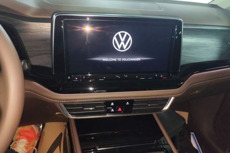 Used Volkswagen Viloran 2024 380TSI Luxury Edition
