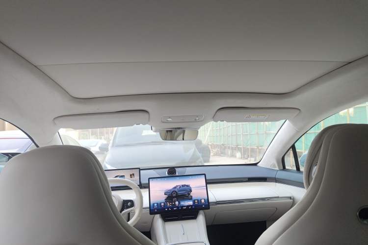 Used Hima Luxeed R7 2024 All-Electric 667 km Max