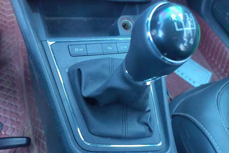 Used Volkswagen Lavida 2015 1.6L Manual Comfort Edition
