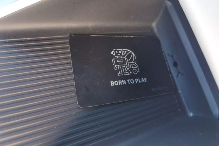 Used  V23 2025 401 Two-Wheel Drive Advanced Edition