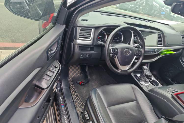 Used Toyota Highlander 2018 2.0T Four-Wheel Drive Luxury Version 7 Seats China VI Standard

