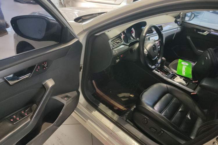 Used Volkswagen Passat 2016 330TSI DSG Luxury Edition
