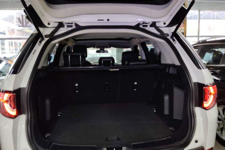 Used Land Rover Discovery Sport 2019 240 PS SE Version China VI Standard