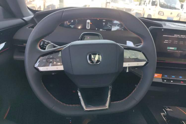 Used Changan UNI-V 2024 1.5T High-Energy Version
