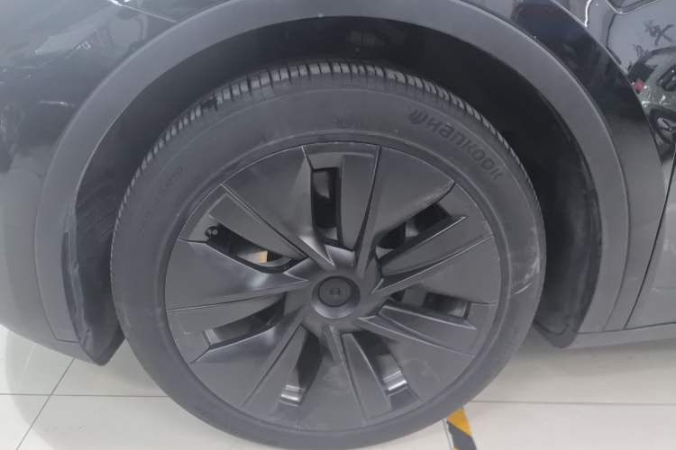 Used Tesla Model Y 2023 Long-Range All-Wheel-Drive Version
