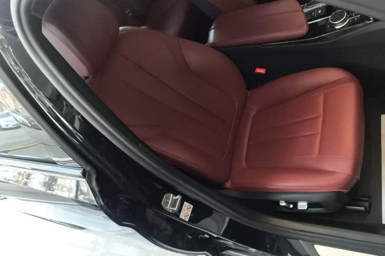 Used BMW 5 Series 2019 Facelifted 530Li Leading Edition M Sport Package
