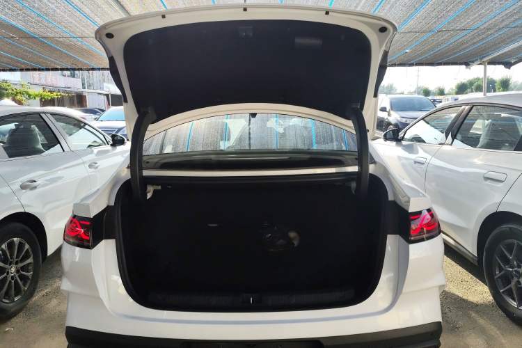 Used BYD Qin L 2025 DM-i Smart Drive 80KM Leading Model
