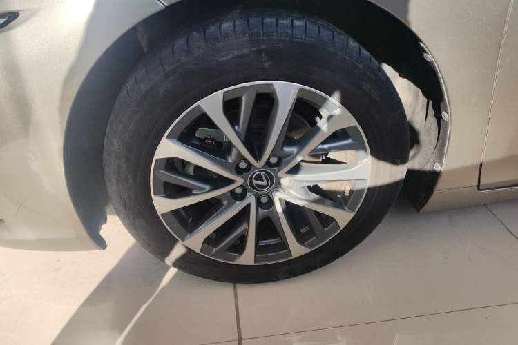 Used Lexus ES 2023 200 Excellence Edition
