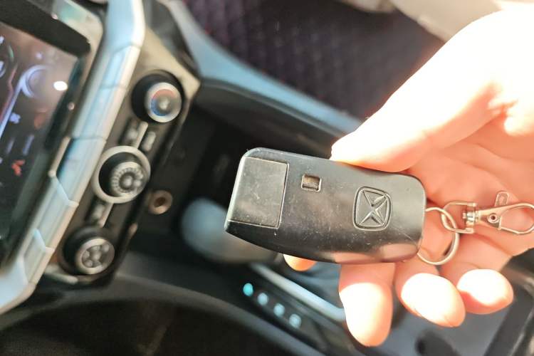 Used JMC Yusheng S350 2016 2.0T Automatic Two-Wheel Drive Gasoline Luxury Edition 5 Seats
