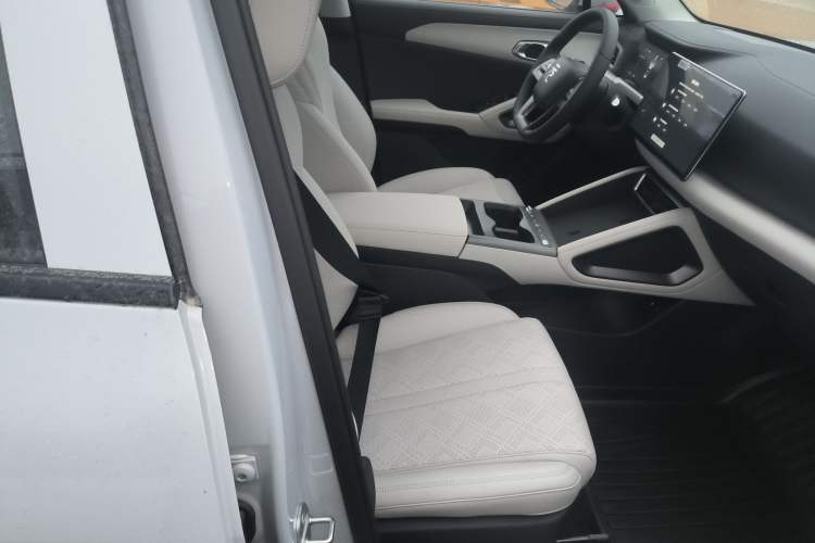 Used BYD Yuan UP 2025 Intelligent Driving Version 401 KM Dynamic Edition
