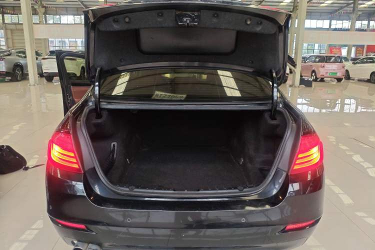 Used BMW 5 Series 2014 520Li Elegant Model
