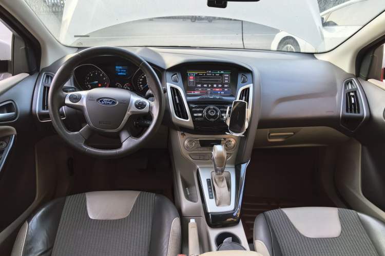 Used Ford Focus 2012 Hatchback 1.6L Automatic Fashion Edition
