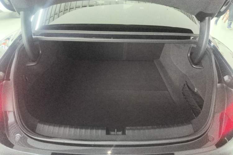 Used  SU7 2024 Rear-Drive Ultra-Long Range Advanced Pro-Level Intelligent Driving Version
