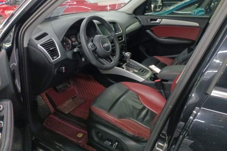 Used Audi Q5 2017 Plus 40 TFSI Technology Model
