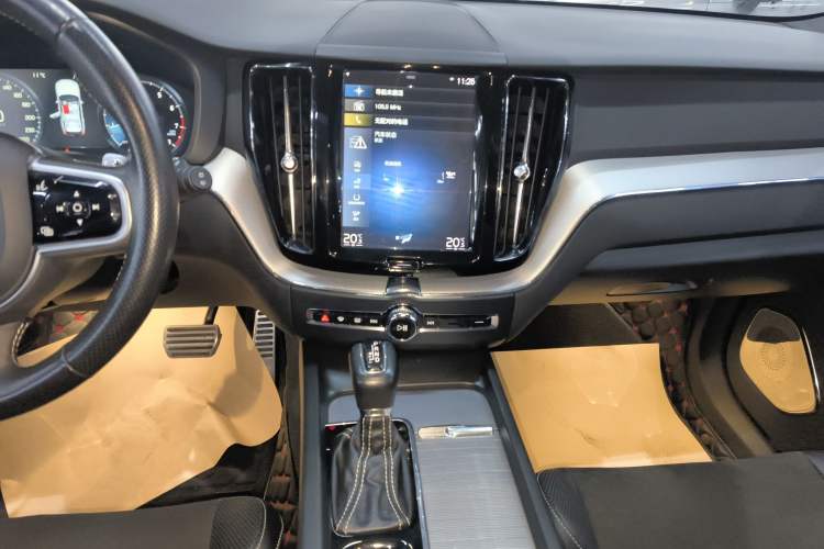 Used Volvo XC60 2019 T5 4x4 Zhiyuan Sport Edition China V Standard
