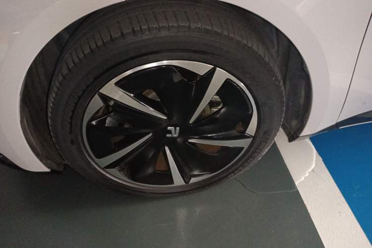 Used  R7 2023 Rear-Drive Screen King Edition
