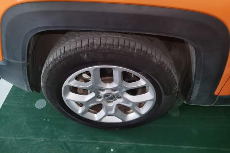 Used  Renegade 2018 Connected Large Screen Version 180T Automatic High-Energy Edition
