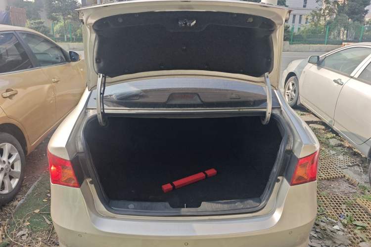 Used Roewe 350 2015 1.5L Manual Luxury Sunroof Edition
