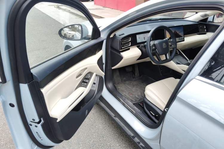 Used BYD Qin L 2025 DM-i Smart Drive 120KM Superior Model