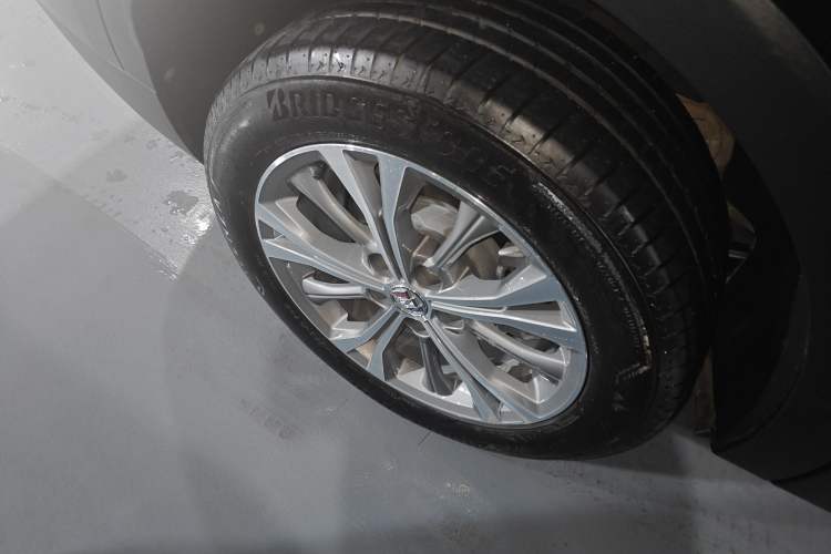 Used Buick Envision 2022 Encore Plus 652T Five-Seat All-Wheel-Drive Luxury Model