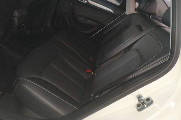 Used Roewe i6 2020 PLUS 20T TST 4G Connected Glory Flagship Edition
