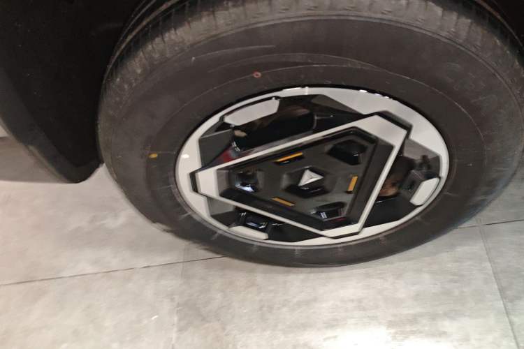 Used  G318 2025 Worry-Free Cross-Country Edition Four-Wheel Drive Distant Mountains Version