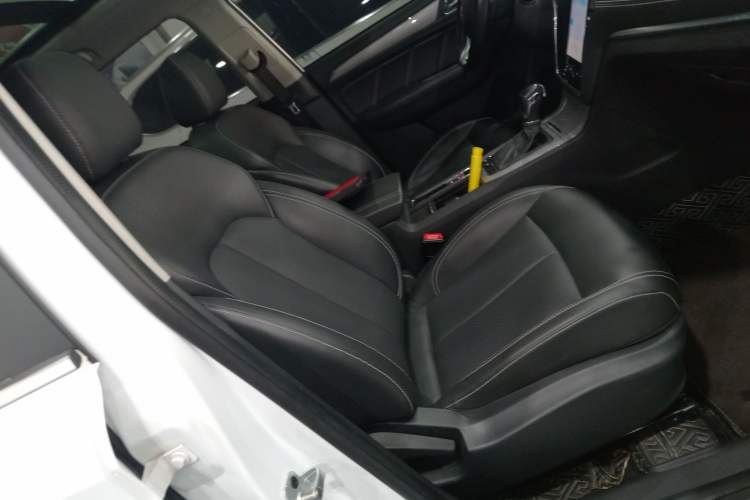 Used Roewe RX5 2019 20T Two-Wheel Drive Automatic Ali Smart Connectivity Platinum Edition
