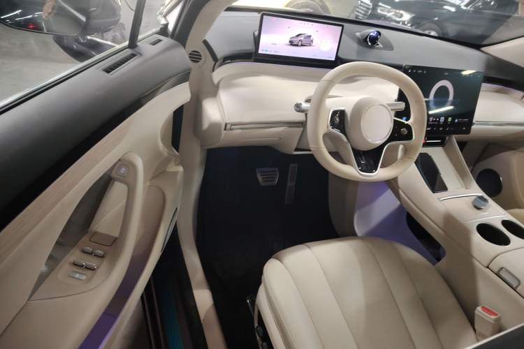 Used Hima Luxeed R7 2024 All-Electric 667 km Max
