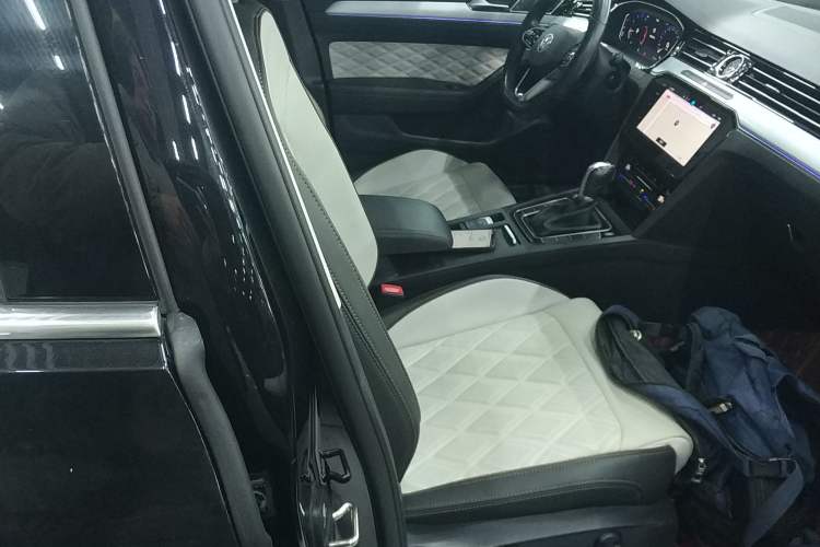 Used Volkswagen Magotan 2023 2 Million Units Limited Edition 330TSI DSG Leading Version
