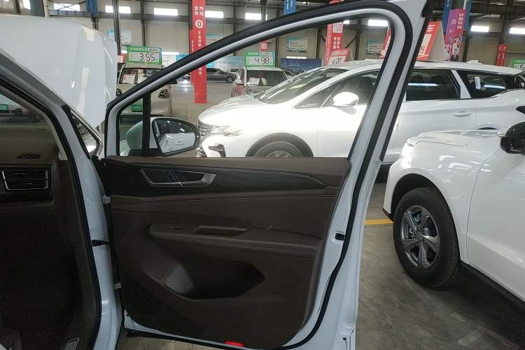 Used Volkswagen Viloran 2024 330TSI Luxury Edition
