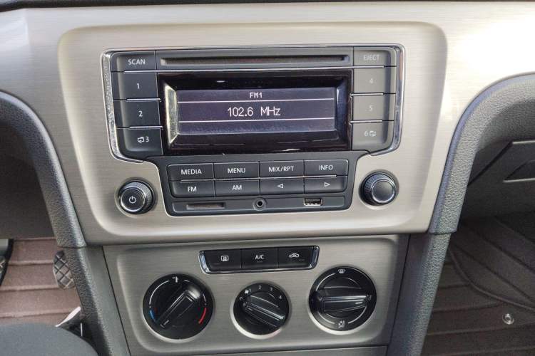 Used Volkswagen Lavida 2013 Restyled Classic 1.6L Manual Comfort Edition