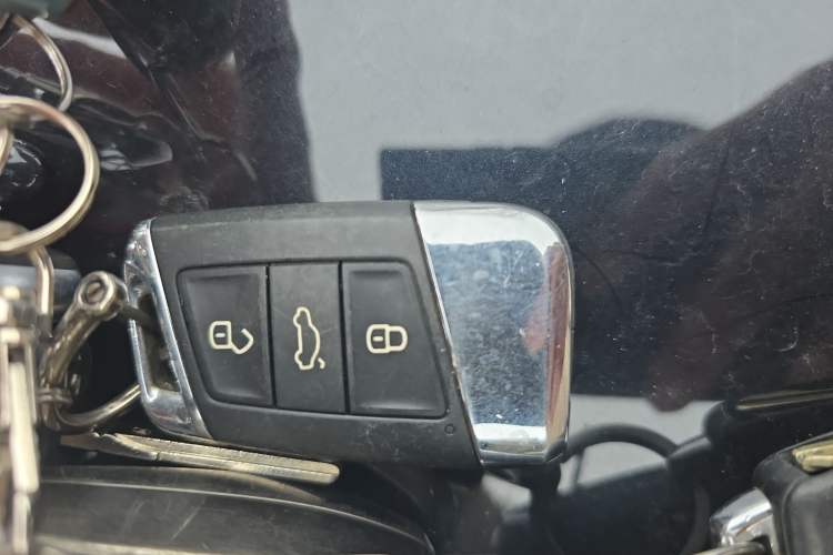 Used Volkswagen Magotan 2023 2 Million Units Commemorative Edition 330TSI DSG Luxury Version
