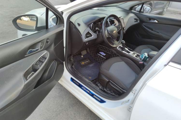 Used Chevrolet Cruze 2018 320 Automatic Pioneer Sunroof Edition
