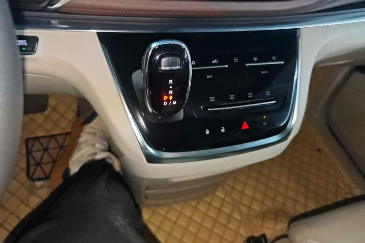 Used Buick GL8 2023 Land Executive Class Smart Enjoyment Model
