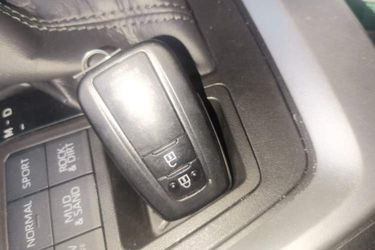 Used Toyota Wildlander 2021 2.0L CVT 4x4 Luxury Edition
