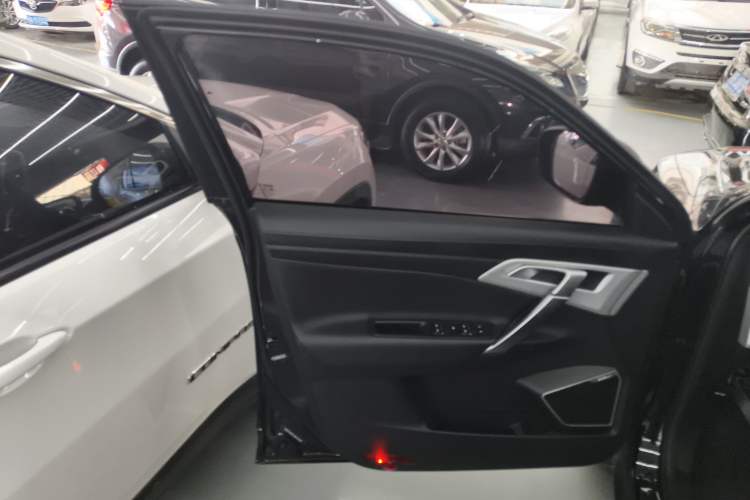 Used Geely Auto Emgrand X7 Sport 2018 1.8TD Automatic Two-Wheel Drive Smart Connect 4G Internet Edition