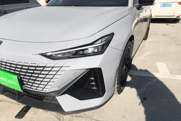 Used Changan UNI-V 2022 1.5T Prestige Version
