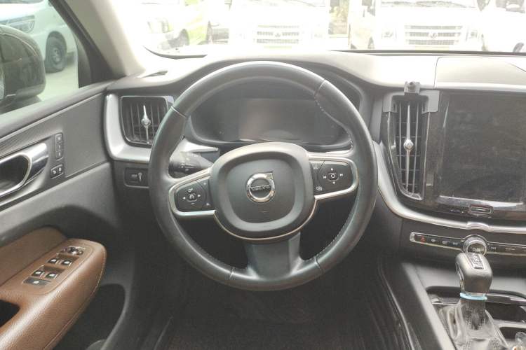 Used Volvo XC60 2019 T5 4x4 Smart Edition China VI Standard