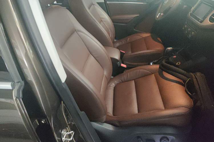 Used Volkswagen Tiguan 2015 2.0 TSI Automatic All-Wheel Drive Luxury Edition
