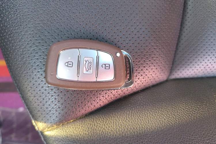 Used Hyundai Elantra 2015 1.6L Automatic Luxury Model