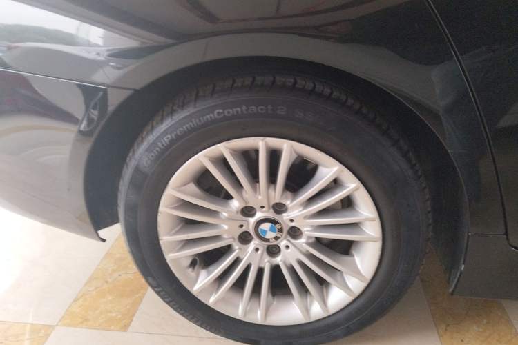 Used BMW 5 Series 2014 525Li Leading Model
