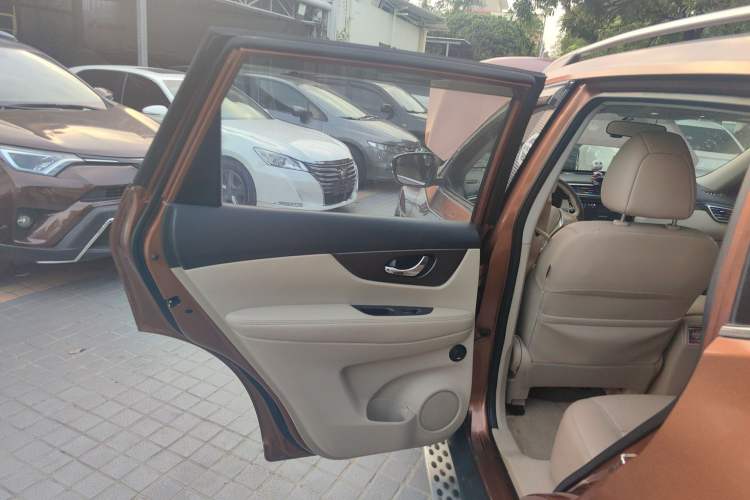 Used Nissan X-Trail 2014 2.0L CVT Comfort Edition 2WD
