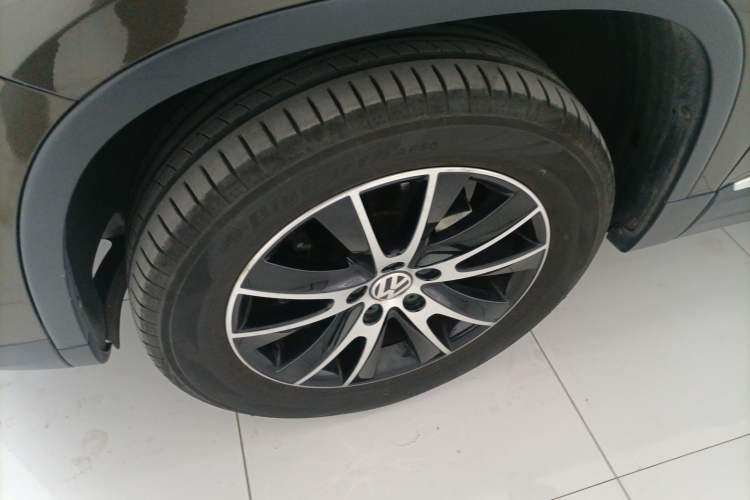 Used Volkswagen Tiguan 2015 1.8TSI Automatic All-Wheel-Drive Luxury Model
