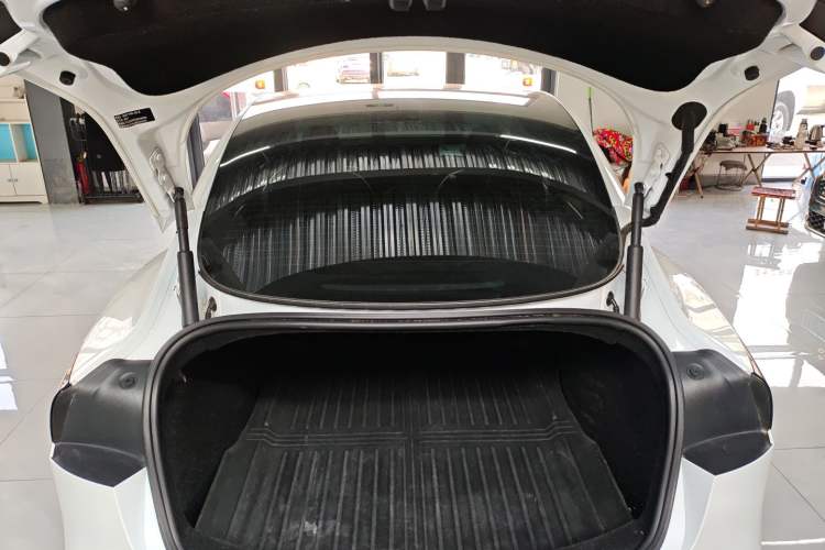 Used Tesla Model 3 2025 Rear-Wheel-Drive Version