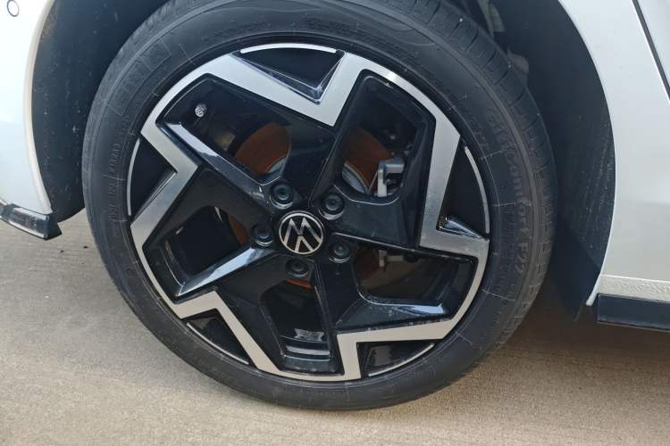 Used Volkswagen Golf 2025 300TSI R-Line
