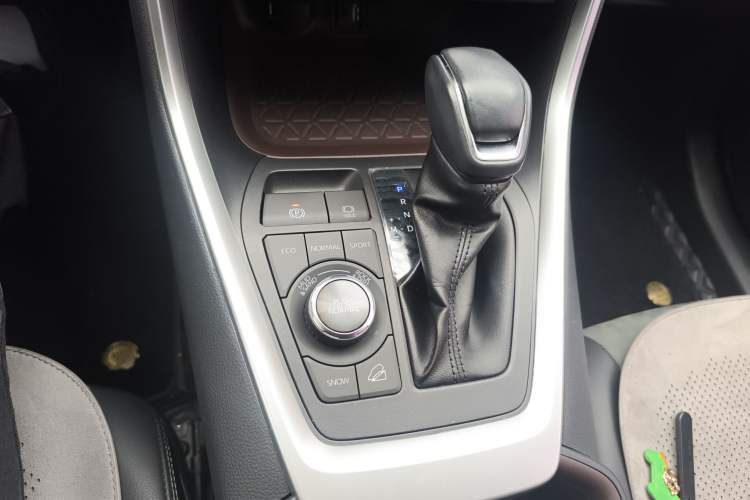 Used Toyota RAV4 2022 2.0L CVT Four-Wheel Drive Premium Edition